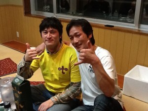 右は洋野町サーフィン友の会の会長・澤山喜一さん。